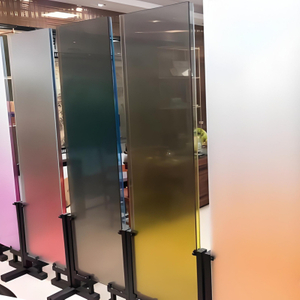 Laminated glass with colorgradient PVB interlayer