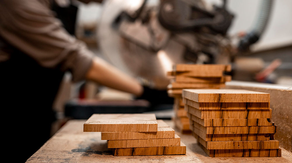 side-view-female-carpenter-studio-using-electric-saw
